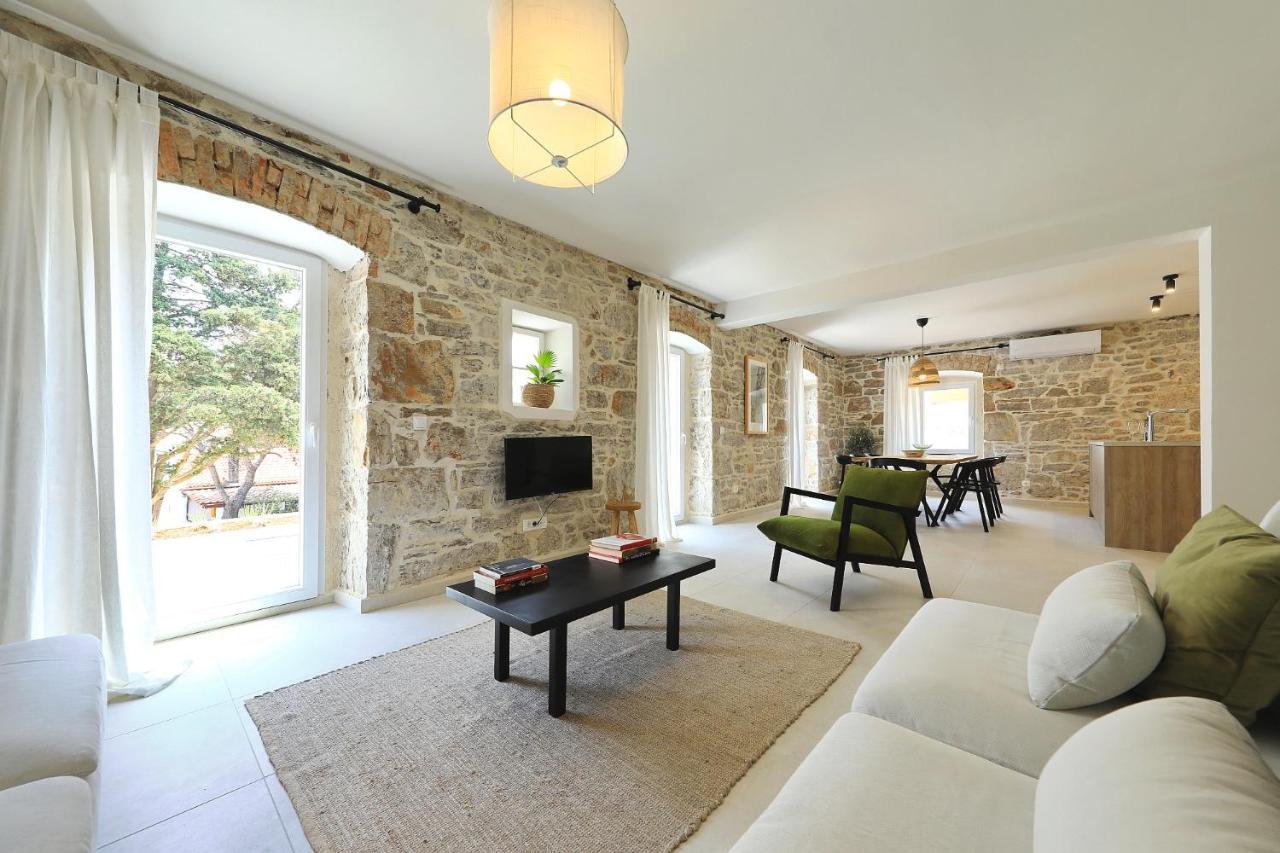 Villa Mira With A Heated Pool And A Sea View Božava المظهر الخارجي الصورة