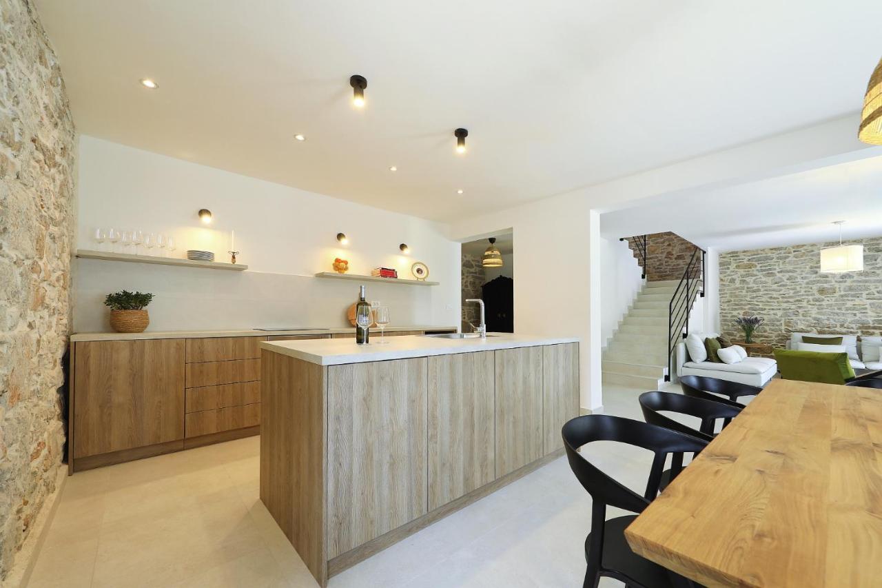 Villa Mira With A Heated Pool And A Sea View Božava المظهر الخارجي الصورة