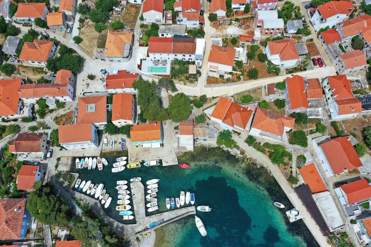 Villa Mira With A Heated Pool And A Sea View Božava المظهر الخارجي الصورة
